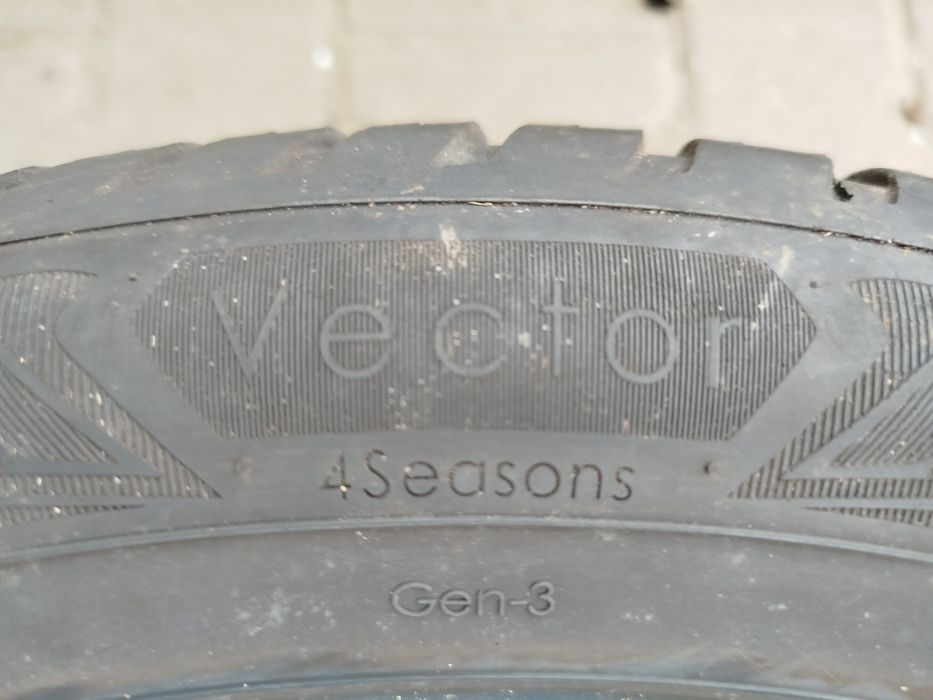 Opony całoroczne Goodyear 225/50R17