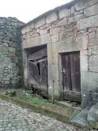 Casa antiga em ruinas a 10 Km de Viseu com ou sem dois terrenos