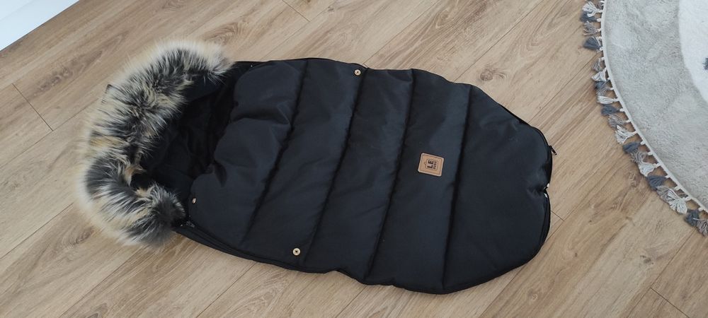 Śpiworek wodoodporny do spacerówki z mufkami