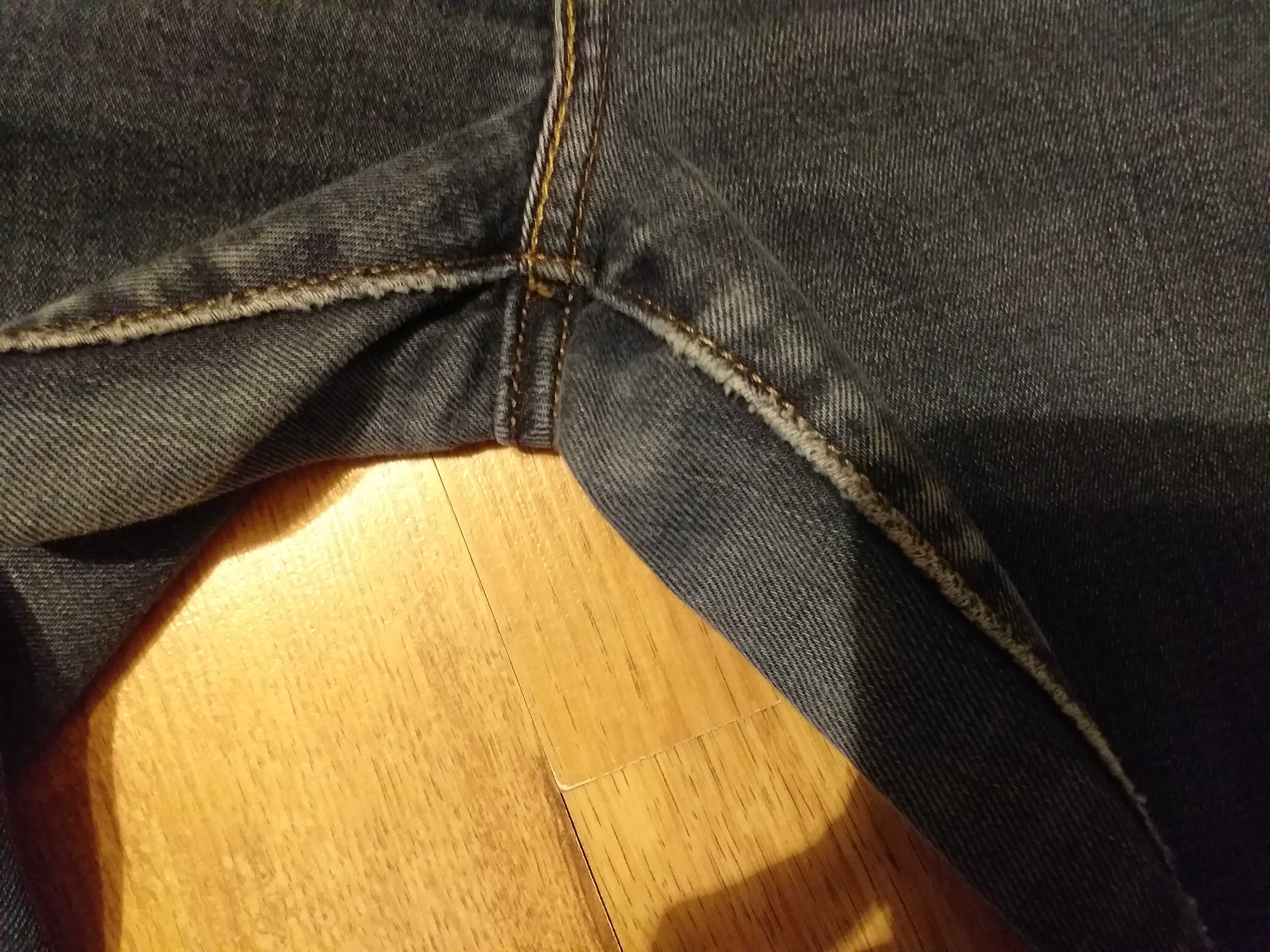 Granatowe jeansy Levis 31, M/L