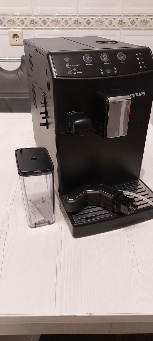 Máquina de café expresso e capuccino automática