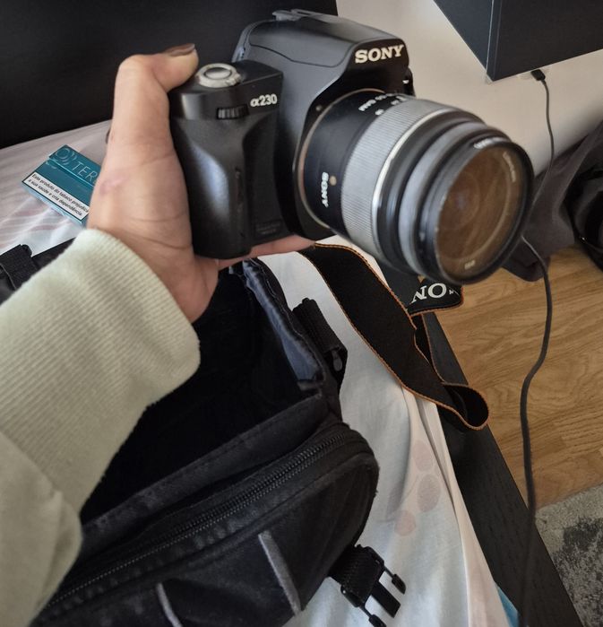 Sony Alpha A230 + lente 18-55mm + saco