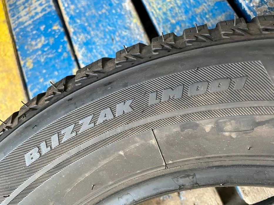 215/65 R17 Bridgestone Blizzak LM001 2шт