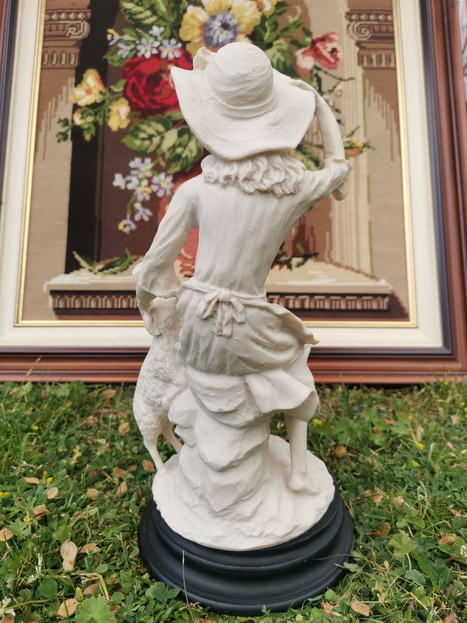 Figura Dama z owieczką 34cm Sygnowana