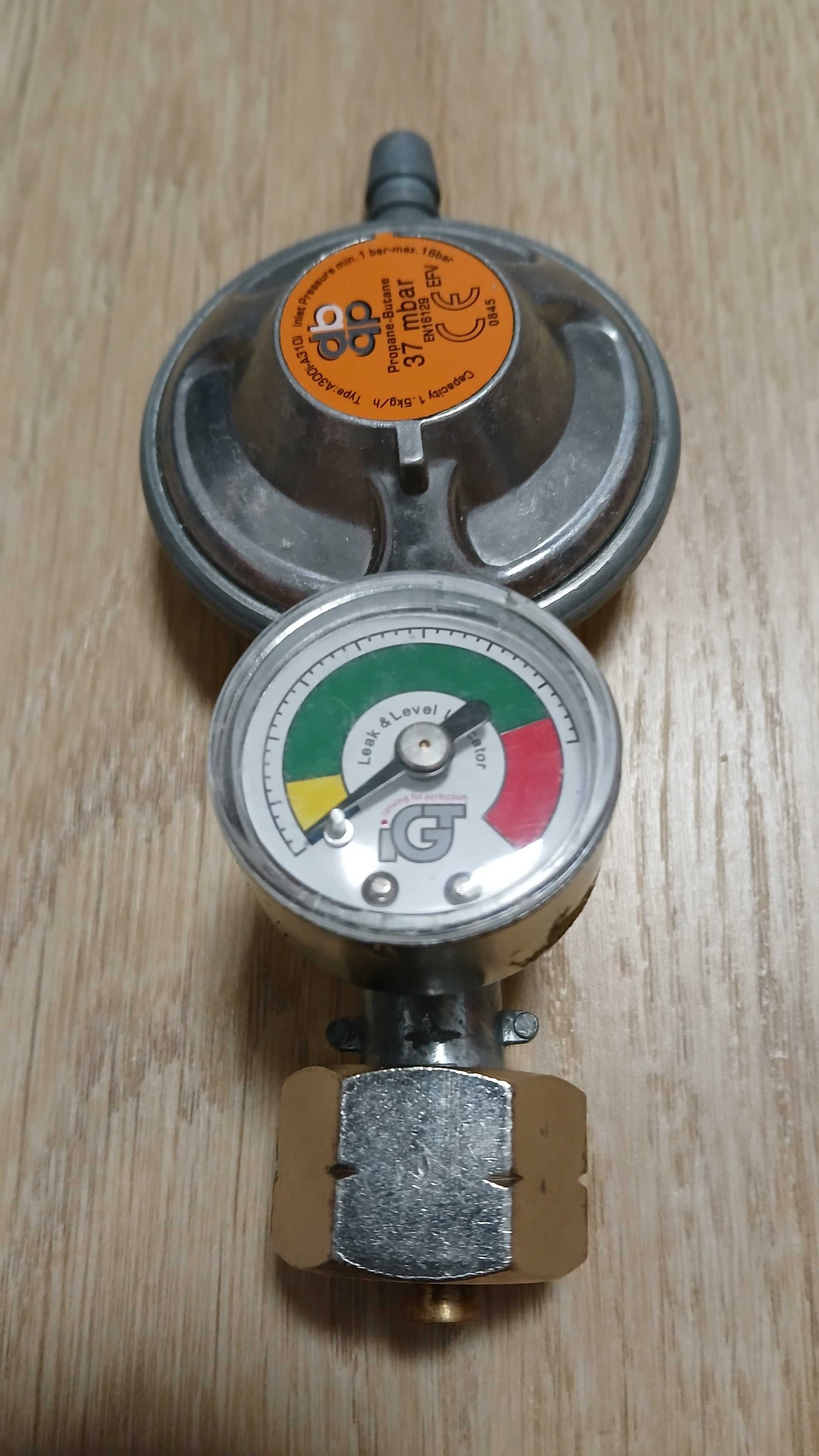 Reduktor gazu propan-butan do butli 11 kg z manometrem