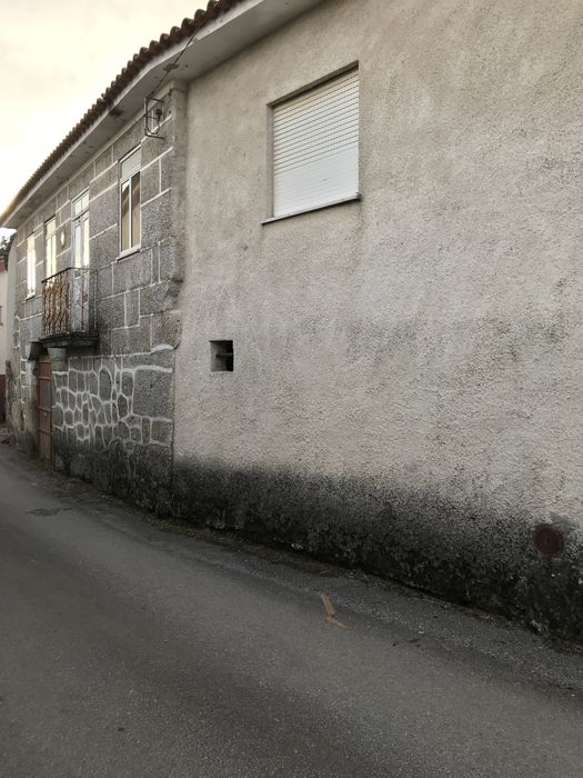 Moradia com terreno - Satão