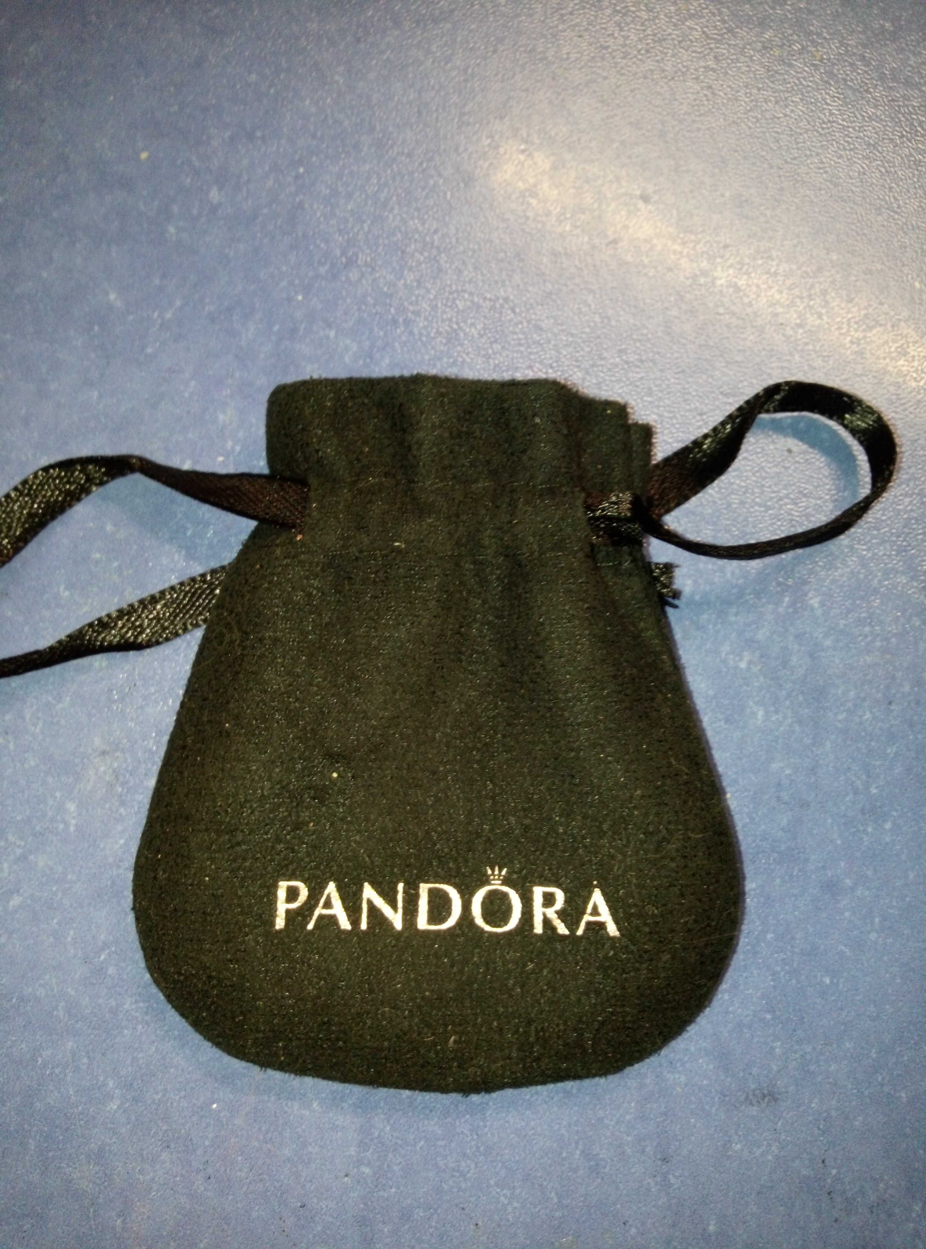 Браслет "Pandora".