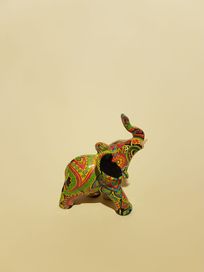 Słoń - dekoracyjna figurka ceramiczna 8 x 10 cm. Odbiór osobisty Krak