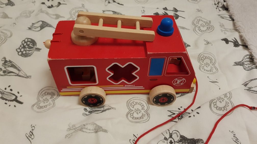 Drewniany wóz strażacki Smyk układanka auto do ciągnięcia