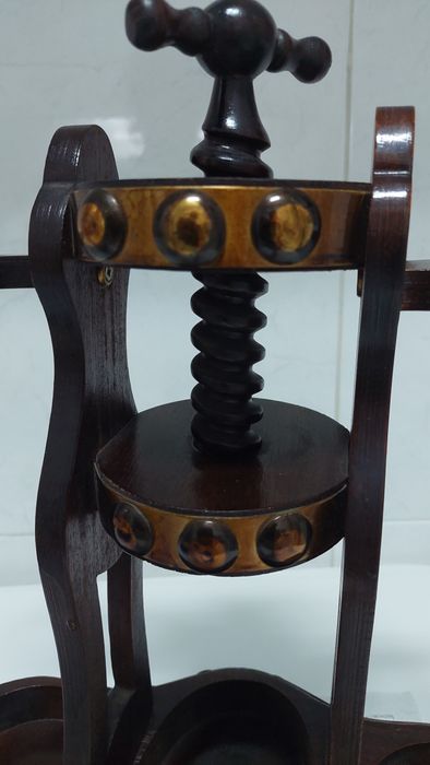 Porta garrafas antigo