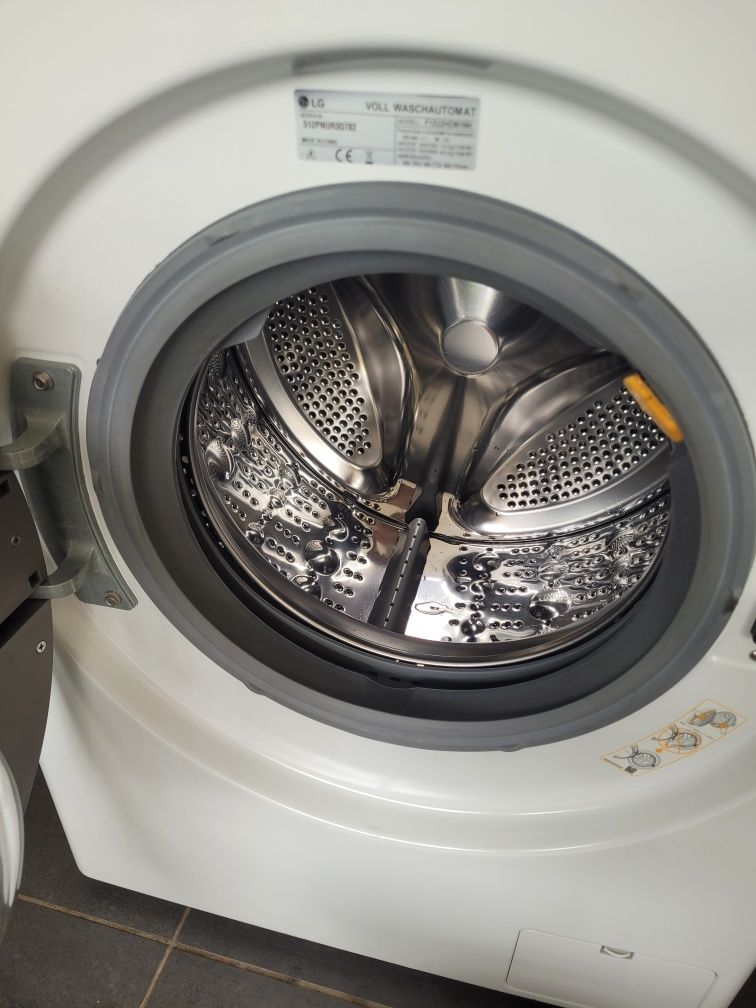 Zadbana Pralkosuszarka firmy LG 7 kg 1200 obr A+++ Classa