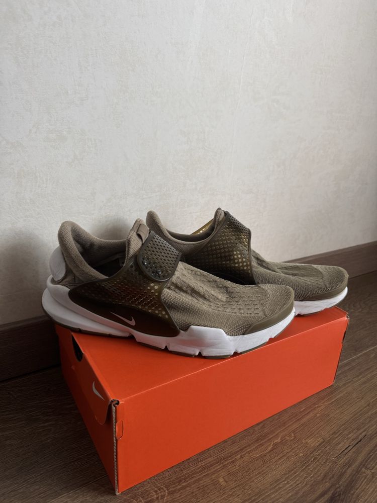 Кроссівки Nike SOCK DART KJCRD 44 розмір us10 28 см оливкові
