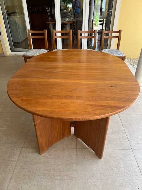 Mesa marca CERNE com 6 cadeiras