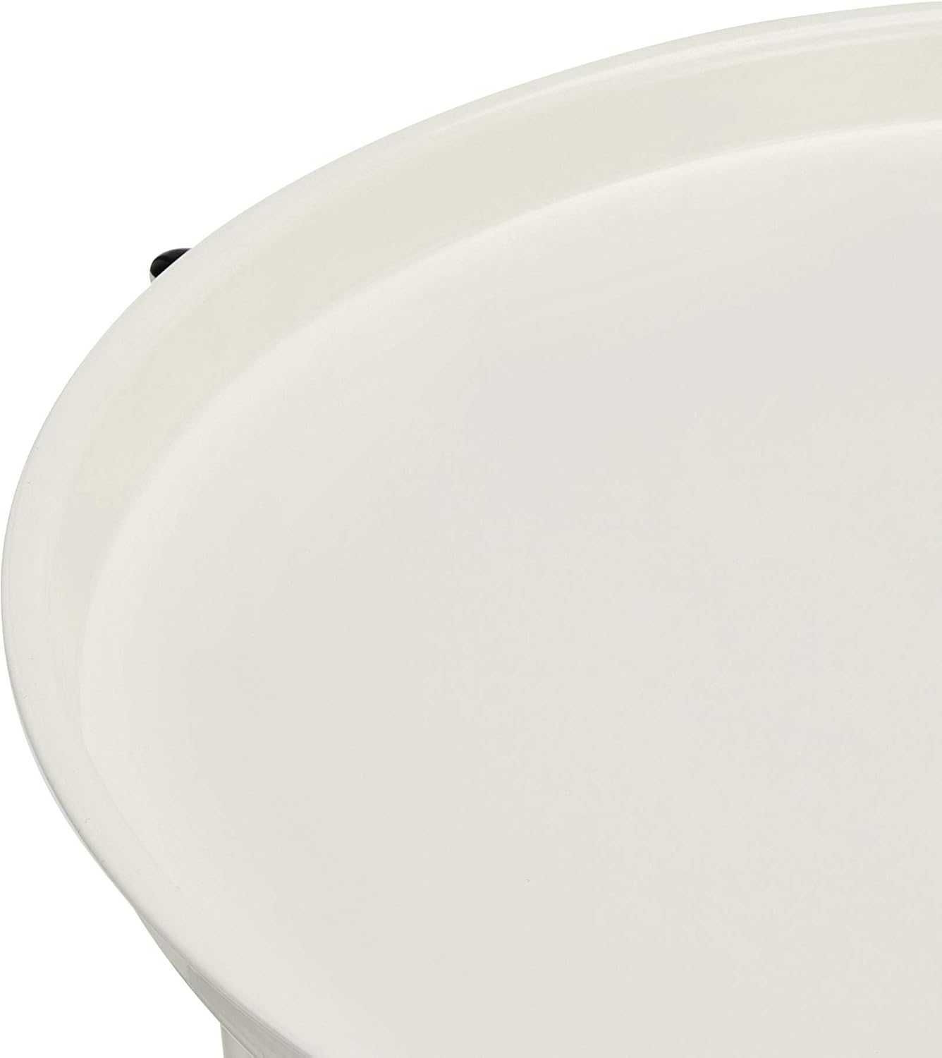 Stolik Amazon Basics ze schowkiem