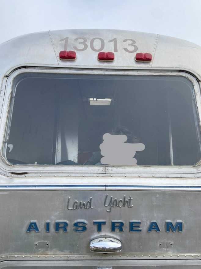 Caravan Airstream Land Yacht Safari 23’ (1970) – clássica