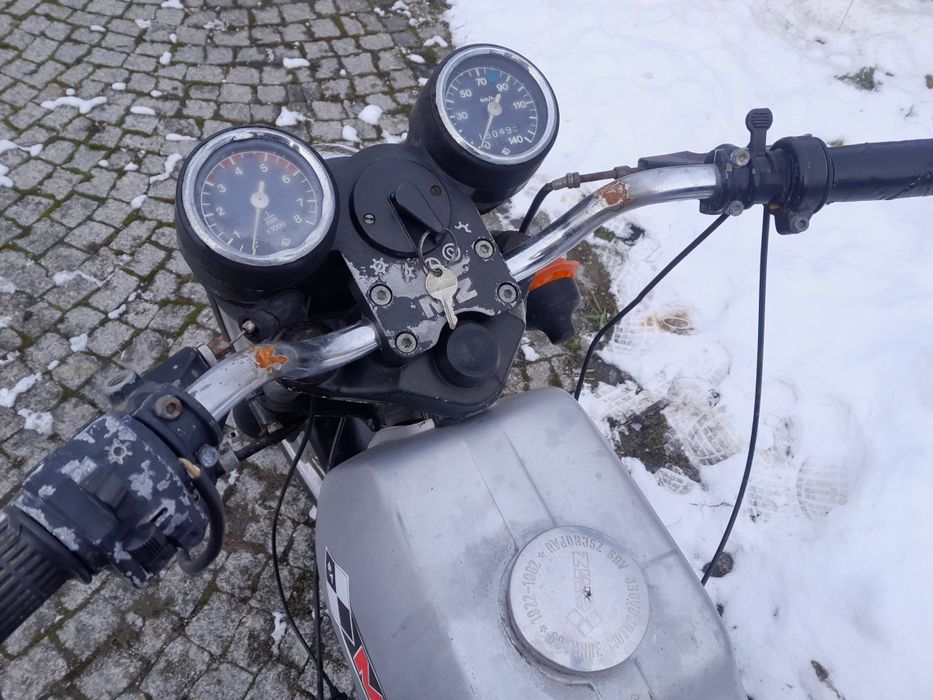 Mz etz 250 z dokumenrami na chodzie