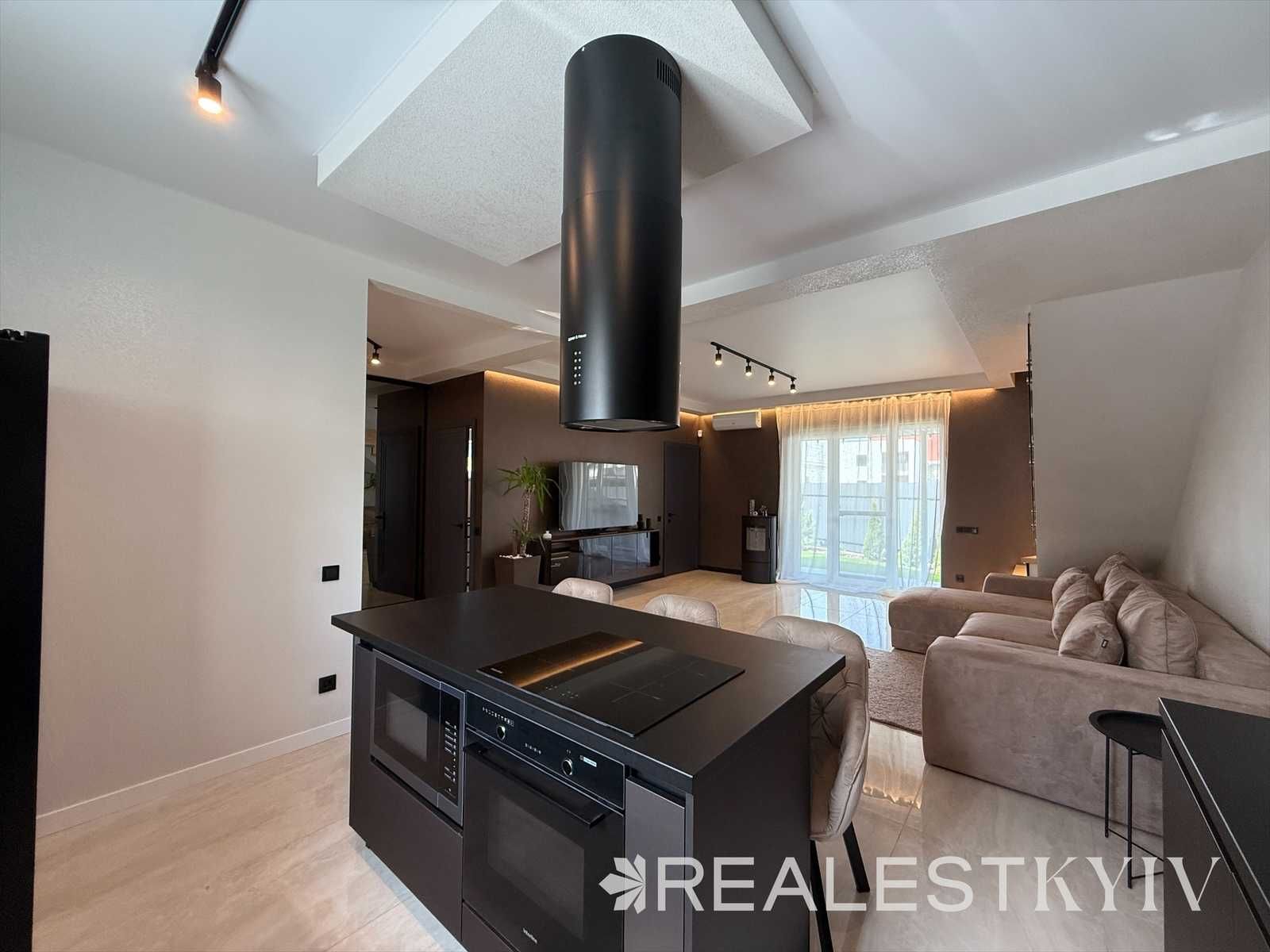 Сучасний будинок з ремонтом і меблями на Осокорках (Osokor Residence)