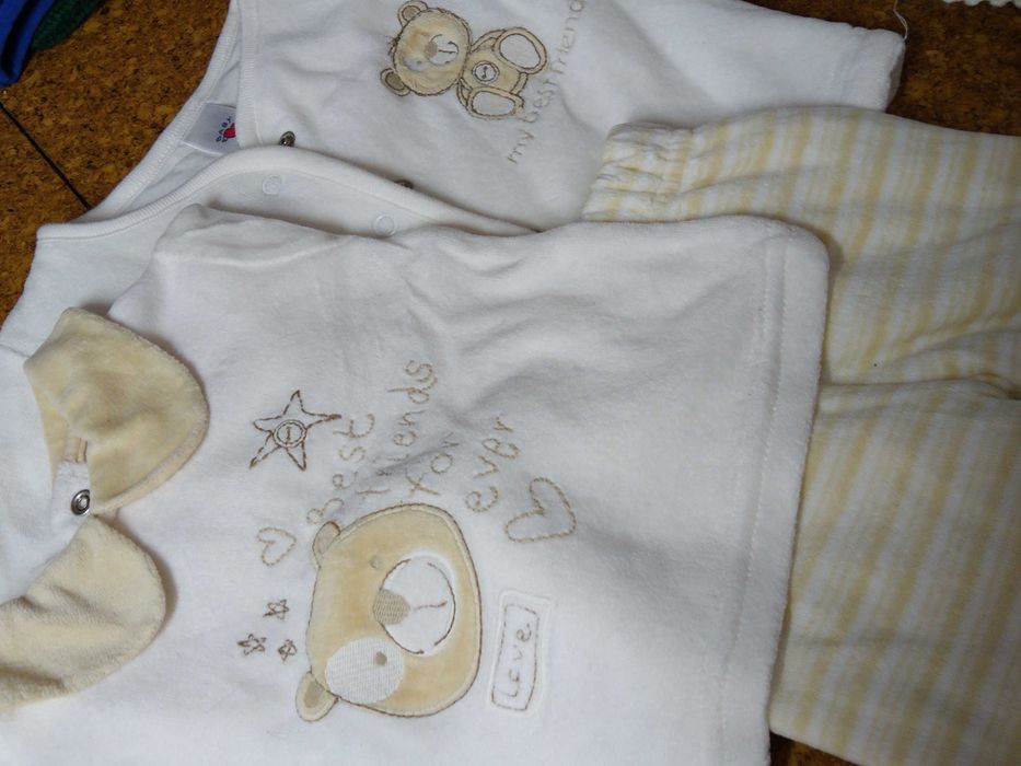 Vendo babygrows/fatinhos calça-camisola 0-3, 2, 3 meses.