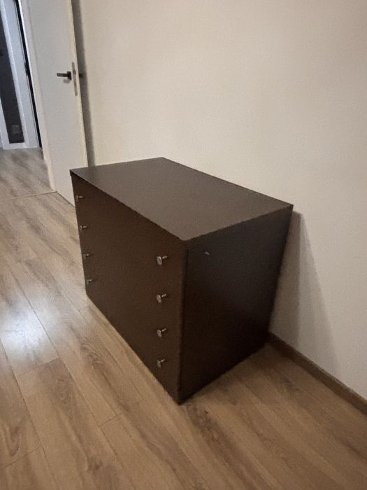 Łóżko  z szafkami nocnymi, szafa oraz komodą