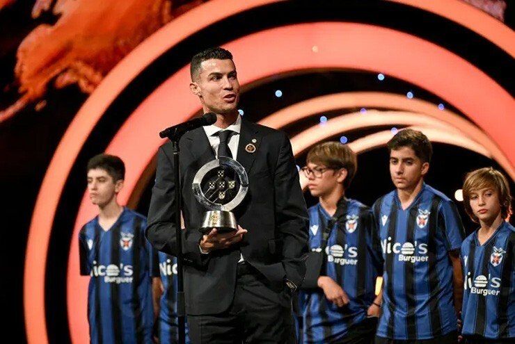 Camisola assinada Cristiano Ronaldo com COA - Andorinhas FC - CR7