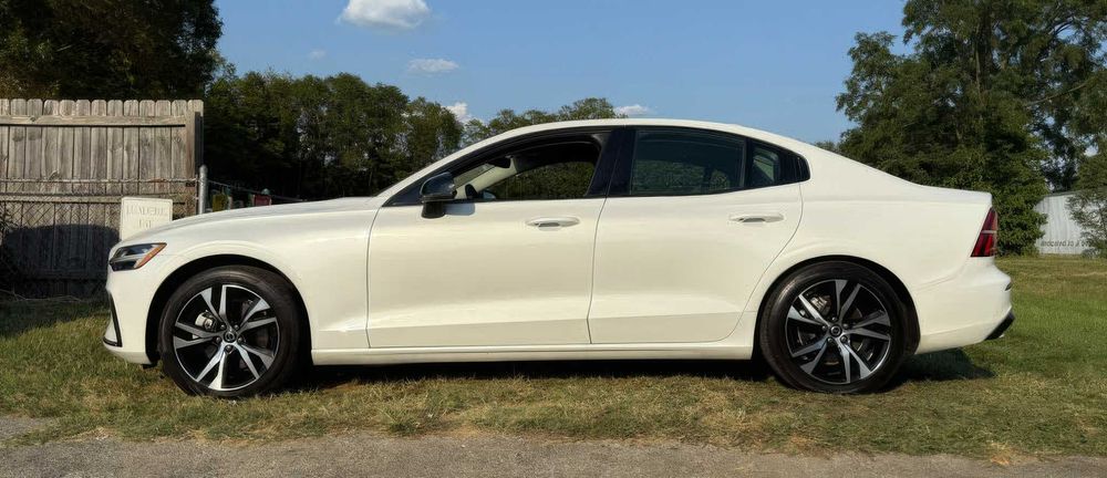 Volvo S60 B5 Core Dark Theme      2024