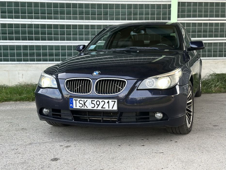 BMW E60 4.4i V8 333KM Xenon, Komforty czarne, czarny sufit
