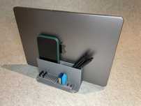 Stojak pionowy na laptop, MacBook oraz akcesoria