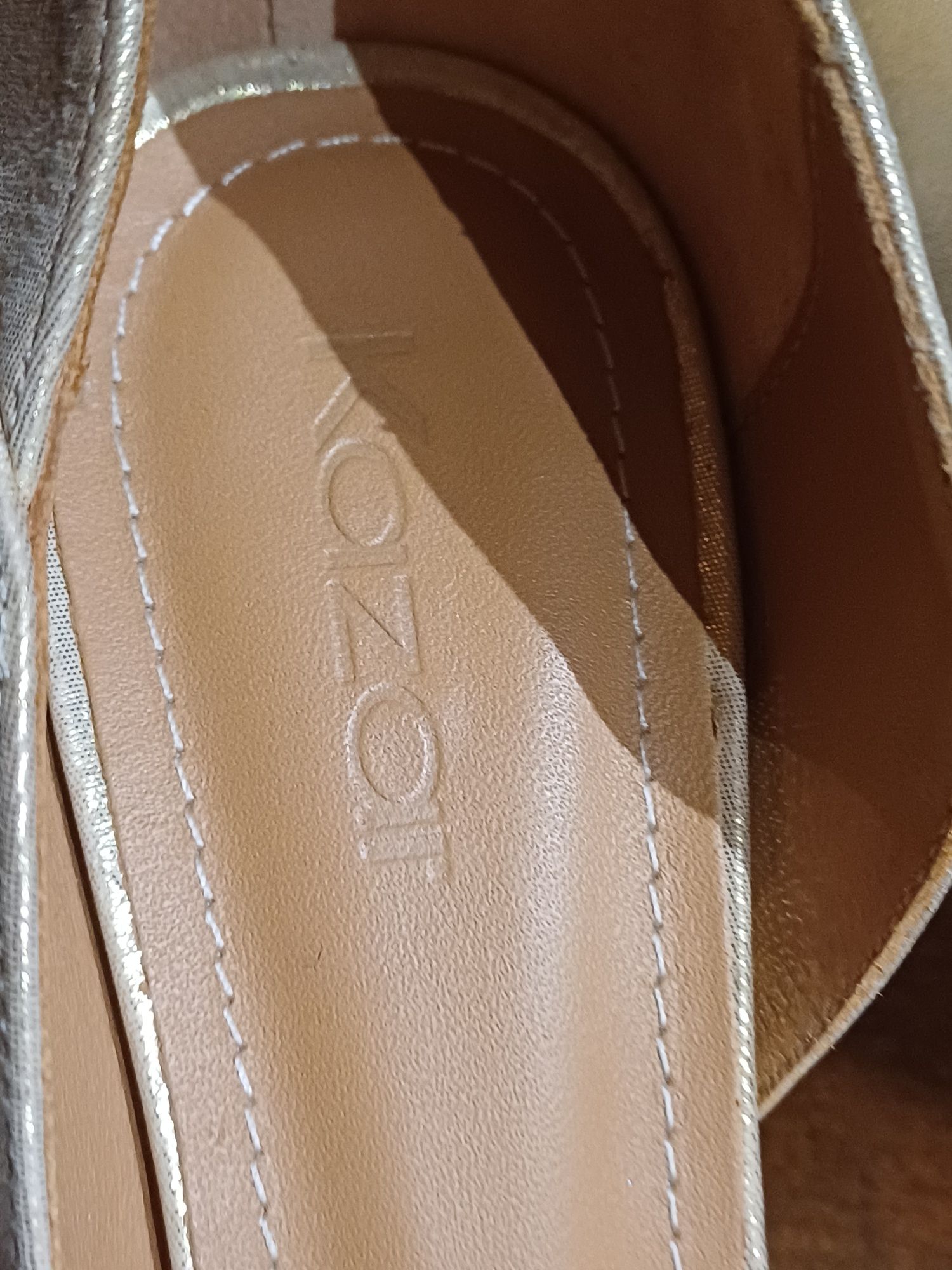 Sandały na obcasie Kazar 37, skóra, złote, buty ślubne