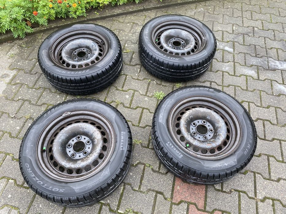 Opony Pirelli zimowe 225/55 R16 95H  M+S produkcja 2010