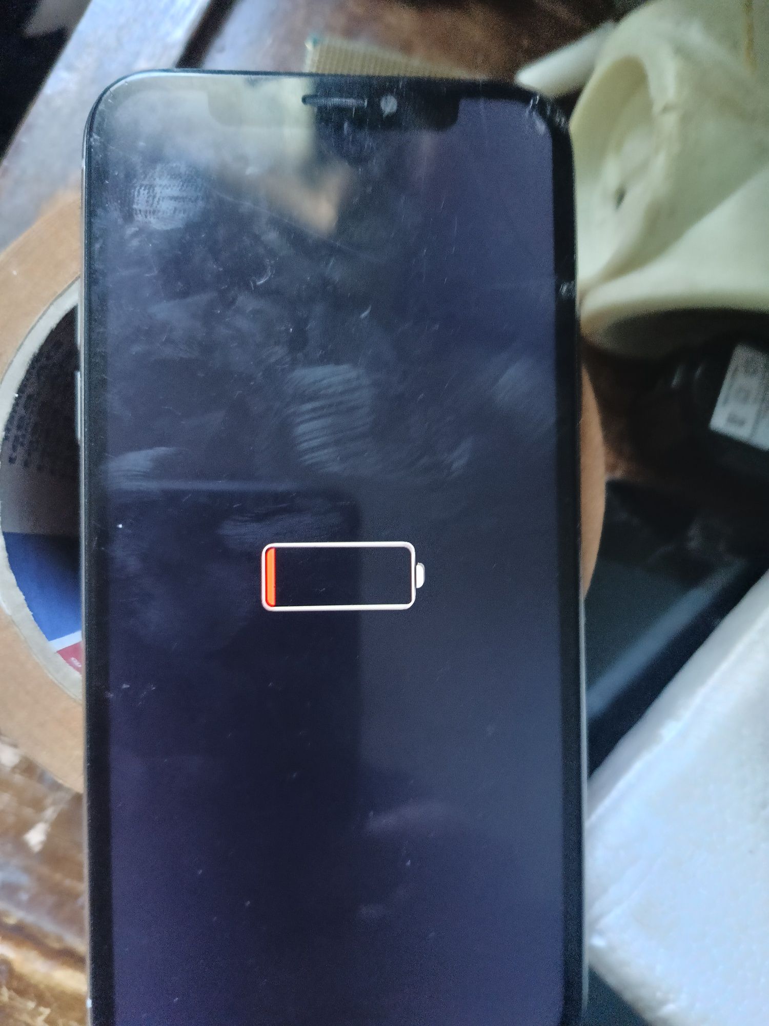Iphone X  на паролі доступу