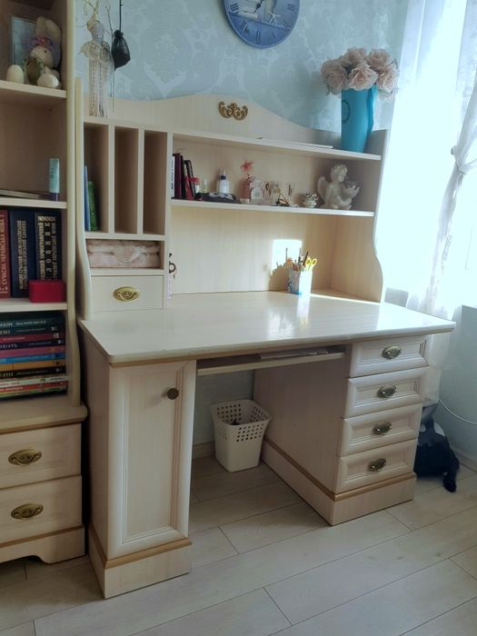 меблі в дитячу для дівчинки, дівчини.