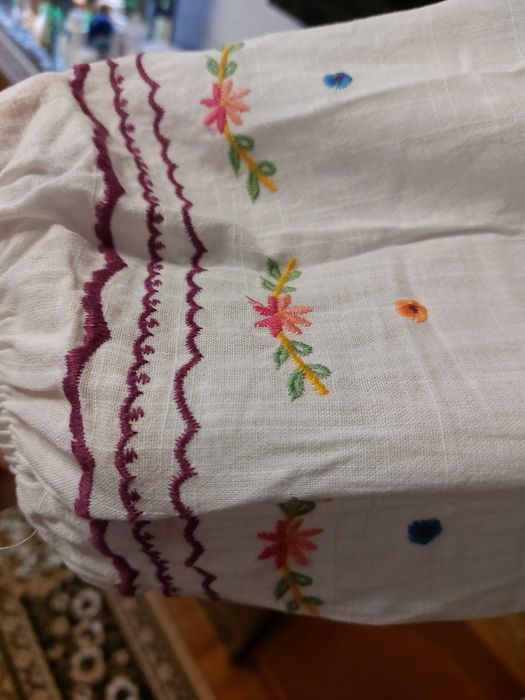 Вишивана сукня біла