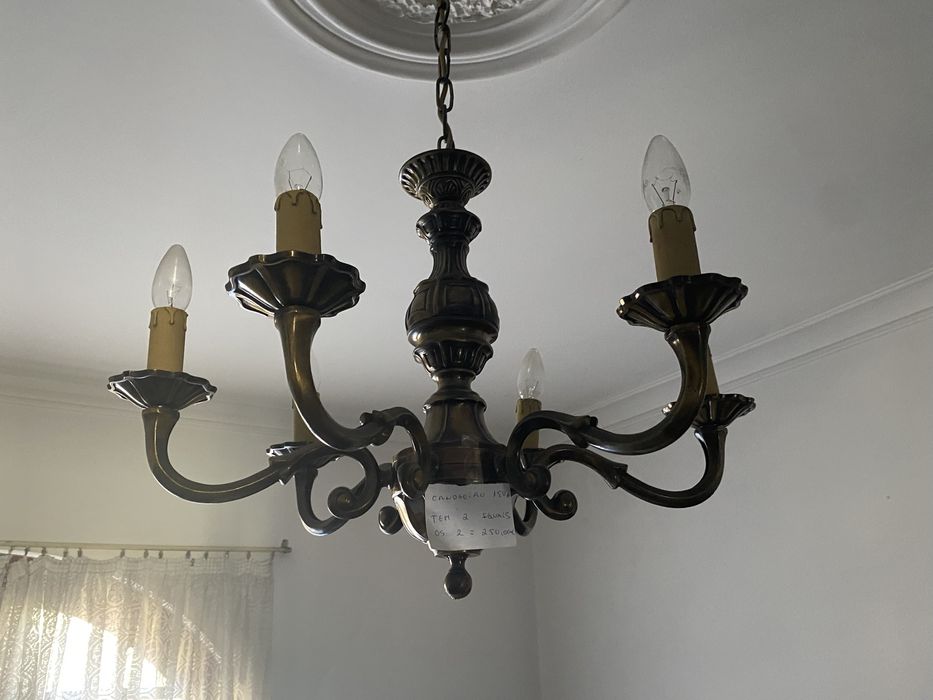 Dois Candeeiros Em Metal Com 6 Lâmpadas