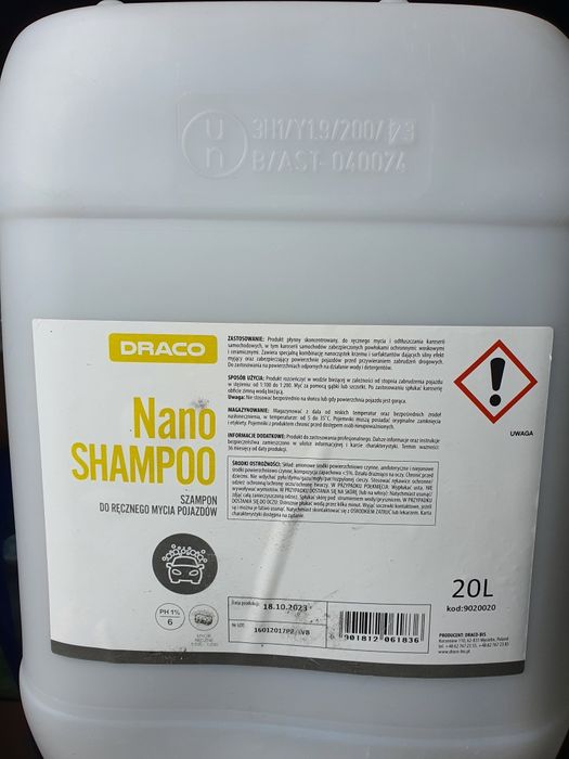 Kanister plastikowy 20 i 25 litrów, czyste i suche wewnątrz.