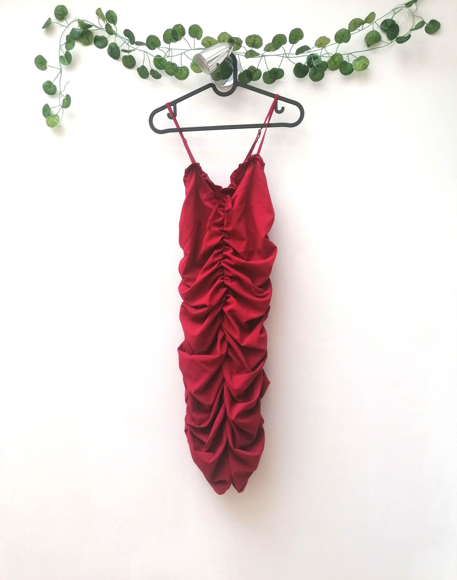 Vestido Justo Sexy e Vermelho Escuro