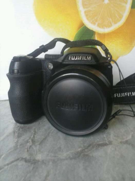 Продам фотоаппарат FUJIFILM S2000 HD finePix.