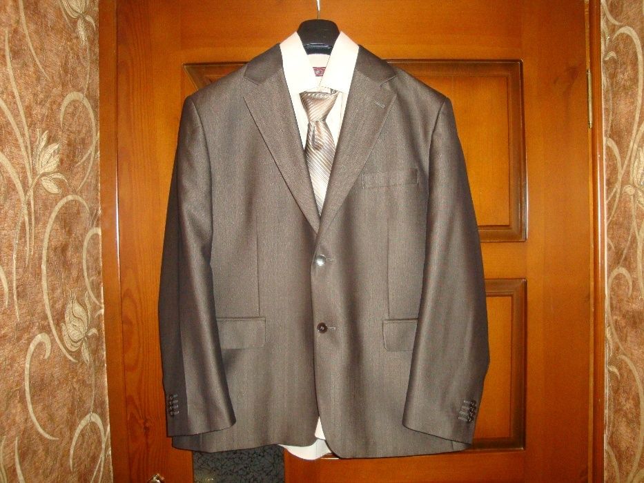 Костюм мужской  одевался один раз