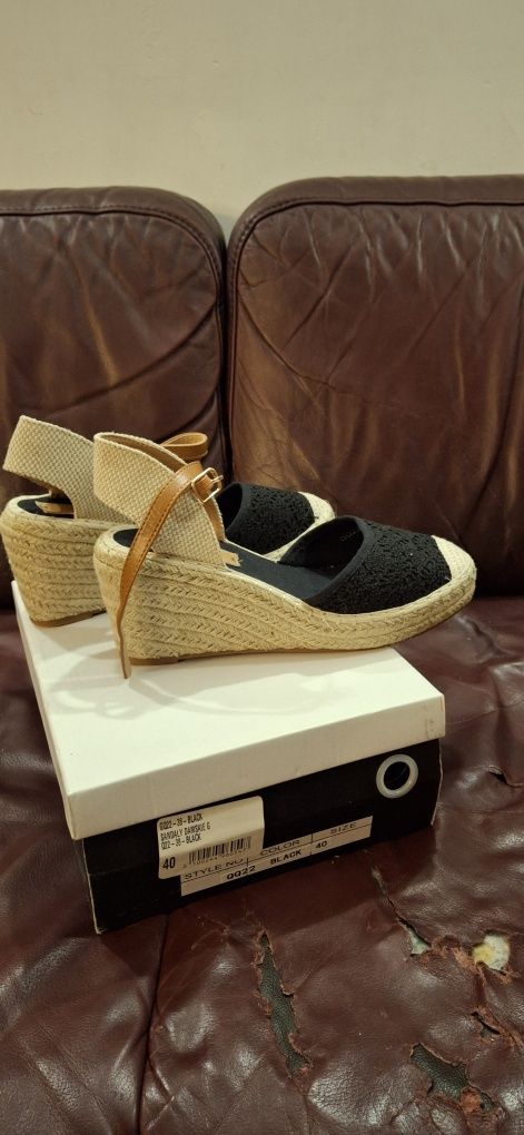 Buty letnie na plecionym koturnie