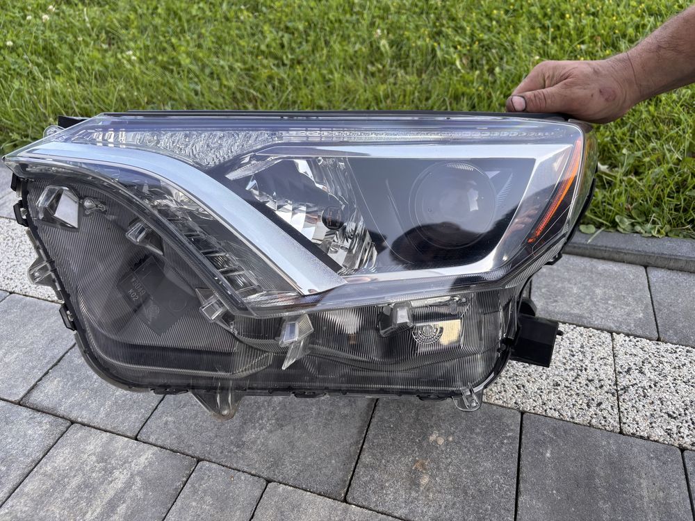 Lampy przednie Toyota rav 4 2017rok