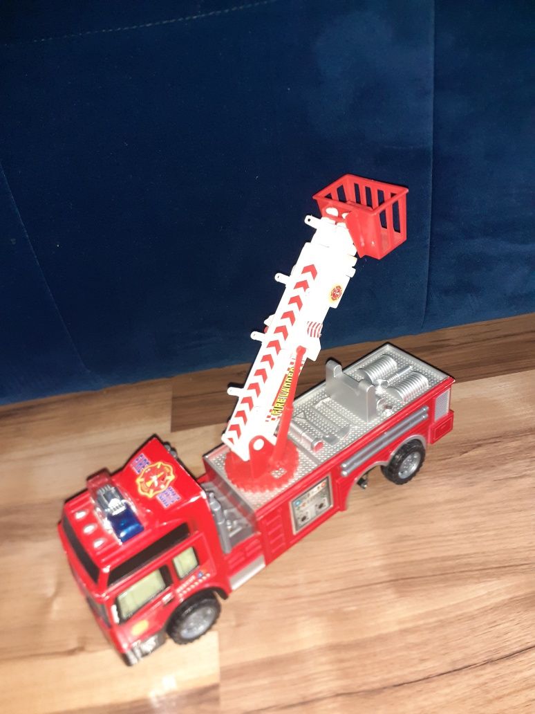 Wóz strażacki czerwony