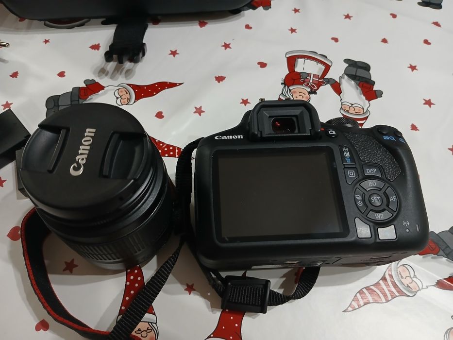 Maquina fotográfica canon EOS 2000D