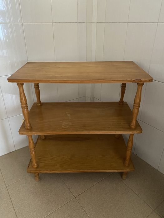 Vendo estante baixa de madeira