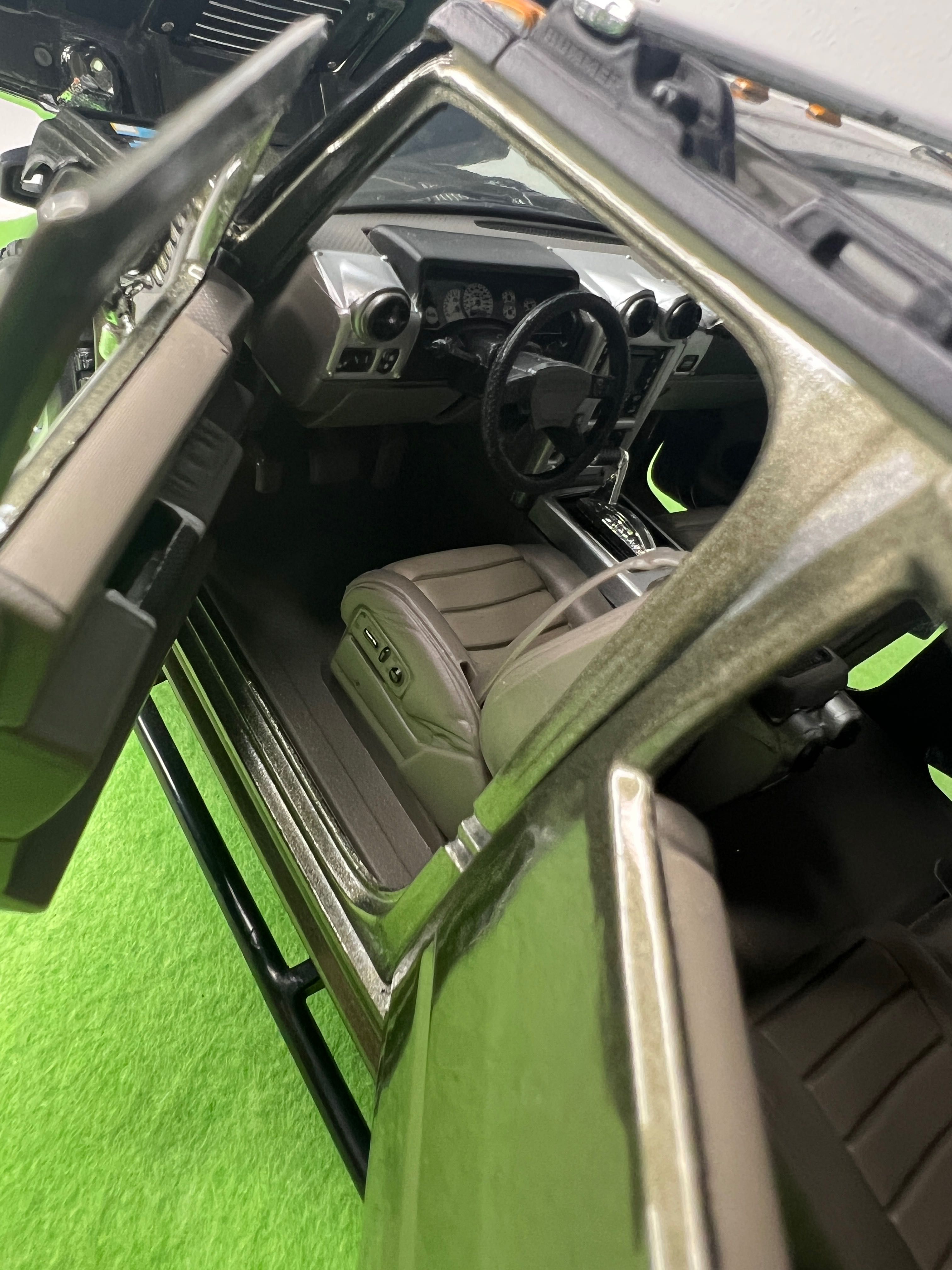 Hummer H2 Maisto 1:18 Verde Tropa – SUV Raro