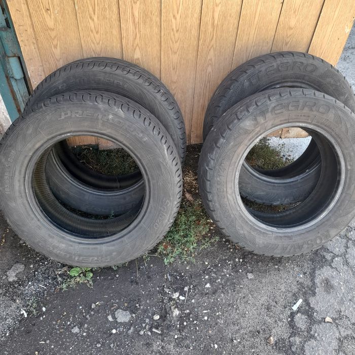 Продам літню резину 185/65 R14,