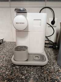 Máquina de café Nespresso Gran Latissima