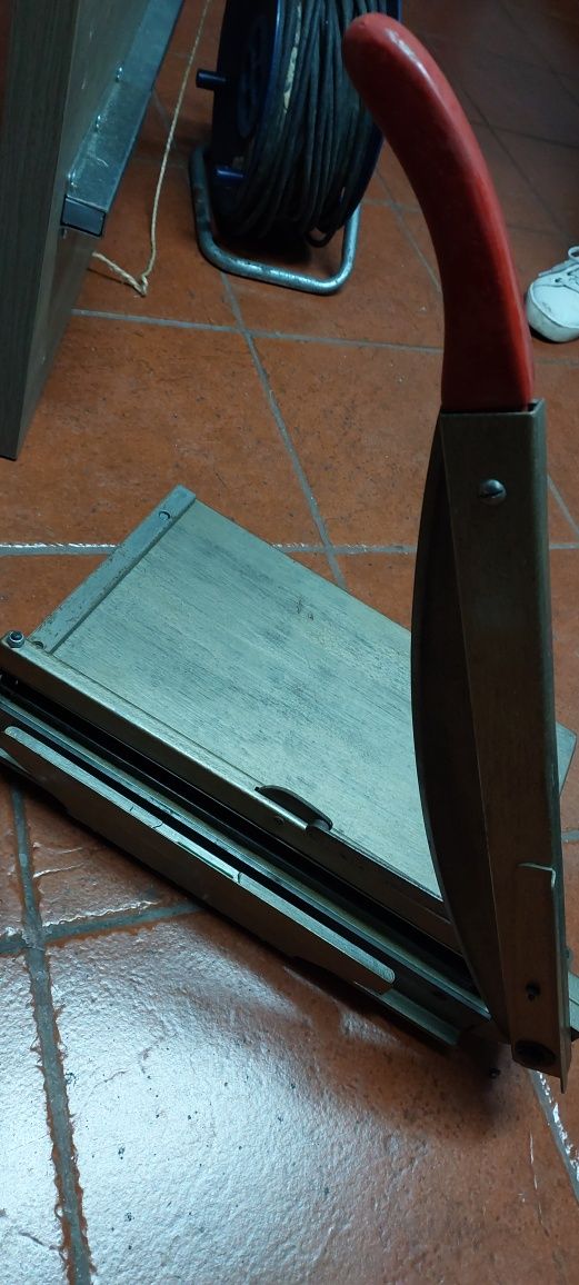 Guilhotina manual