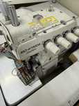Overlock przemysłowy JUKI MO-6700DA Series – używany