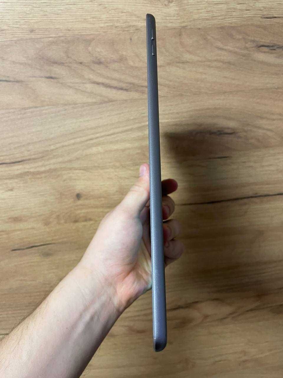 Apple Ipad 5 gen 32 gb+зарядне+підставка