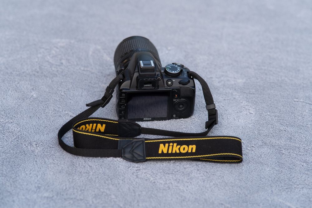 Aparat Lustrzanka Nikon D3100 w zestawie z obiektywem Nikkor 18-105mm