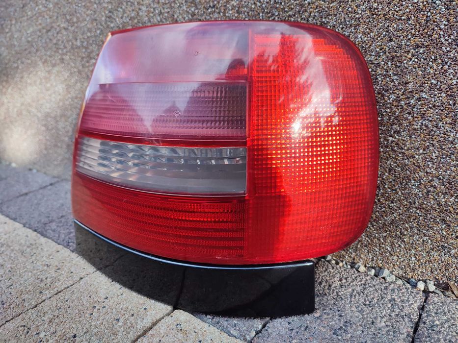 Lampa Tylna Prawa Lewa Audi A4 B5 Sedan Lift